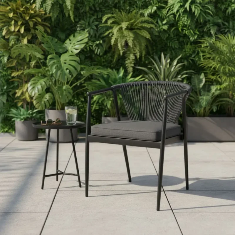 silla-melodi-negra-ambiente Silla Melodi Negra de metal para exteriores – ambiente