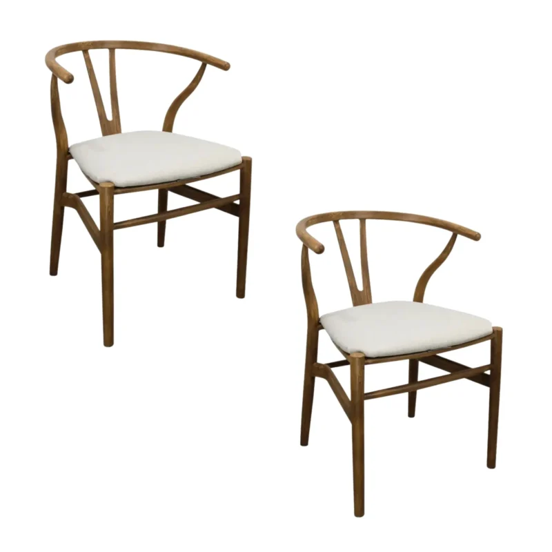 Pack de 2 sillas Wishbone color marrón, con asiento tapizado.