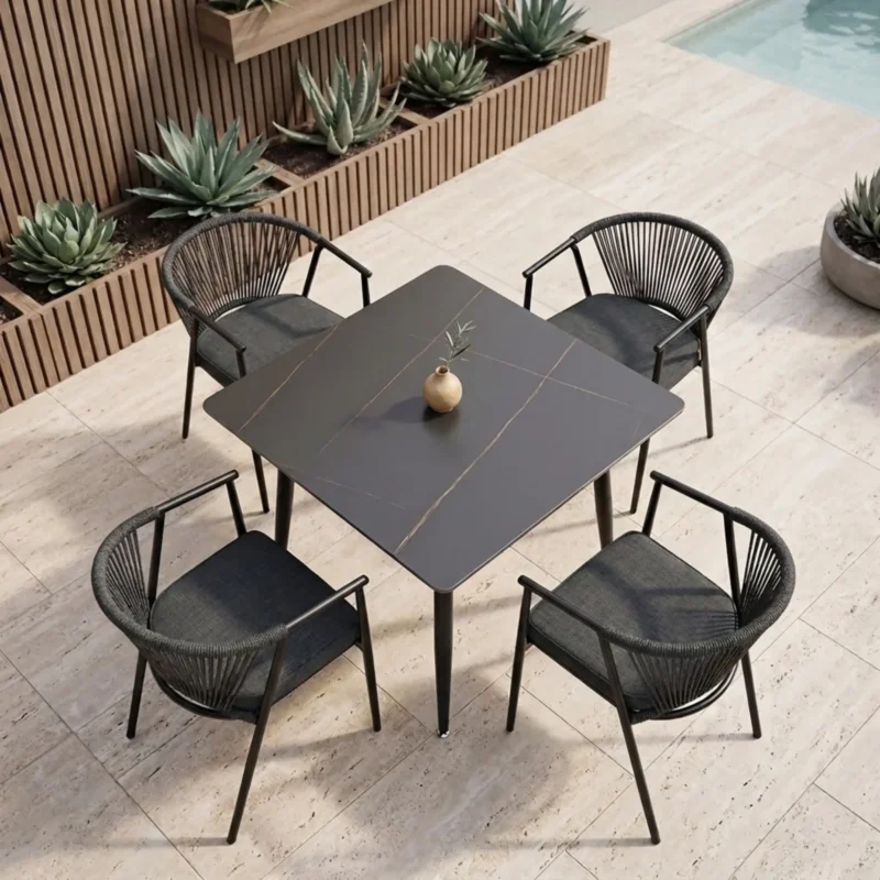 Comedor cuadrado 4 sillas Melodi color negro para jardin y exteriores; mesa de piedra sinterizada Negra Black Lauren de 80x80 cm.